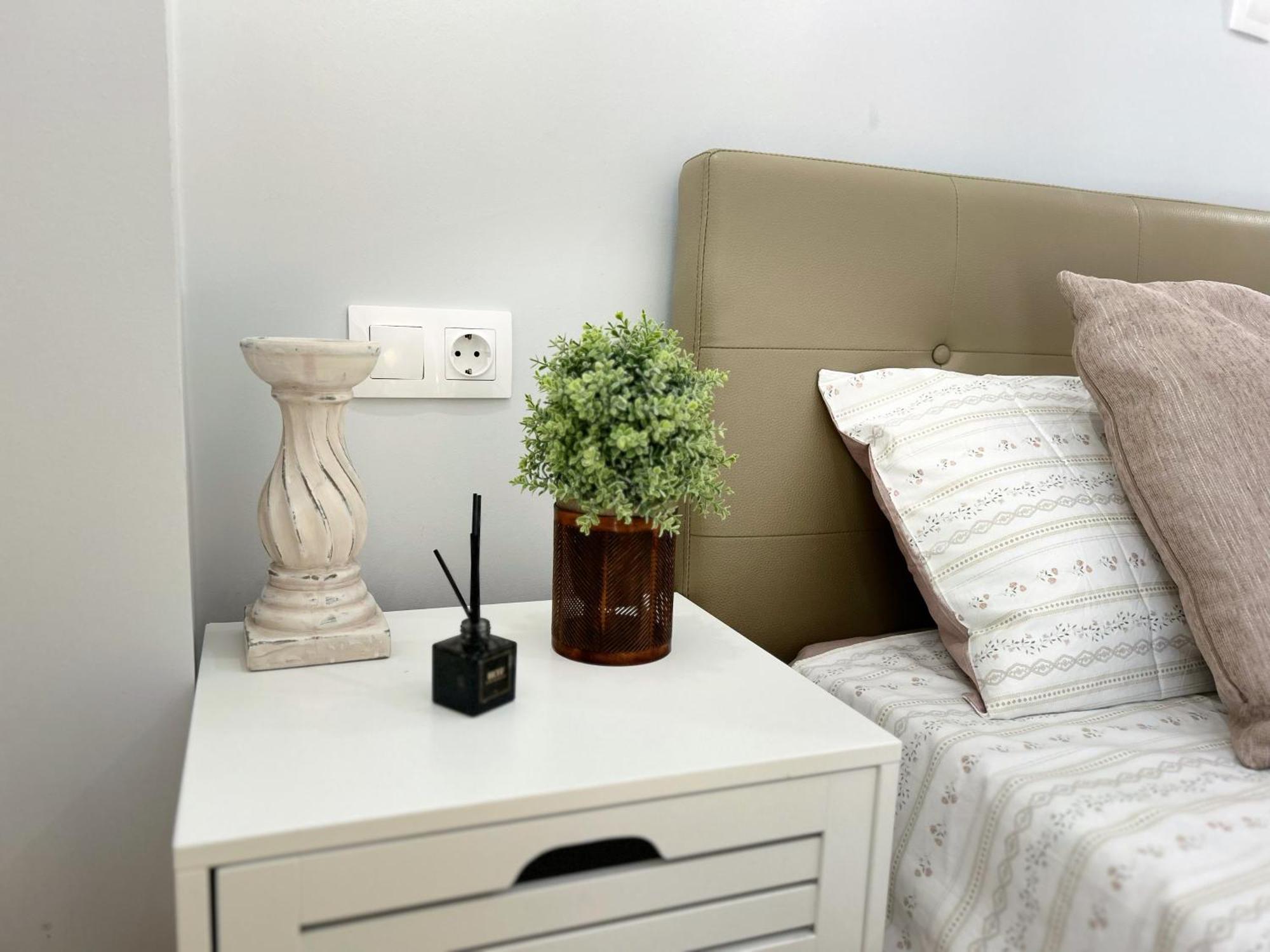 Near Acropolis New 2 Bedrooms Apt In Koukaki Athena Bagian luar foto
